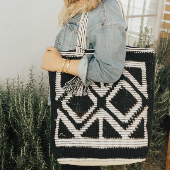 Carly Jean Los Angeles CJLA Marley Woven Tote Bag - Picture 13 of 13